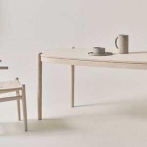 NATTAVAARA ovalt matbord 90×240 cm Vitsåpad