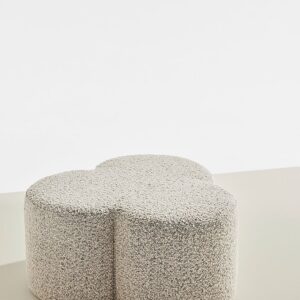 Pastill – Bodhi puff i bouclé ø 70 cm – Beige – Fotpallar & puffar – Från Homeroom