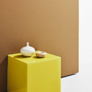 Pastill – Pop kub i färgat glas 35×35 cm – Gul – Småbord – Från Homeroom