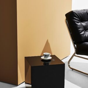 Pastill – Pop kub i färgat glas 35×35 cm – Svart – Småbord – Från Homeroom