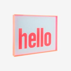 Present Time – Väggkonst Hello lArge – Rosa – Posters – Från Homeroom