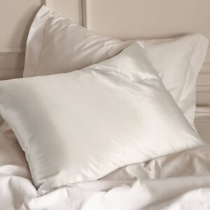 Staycation – Örngott Great i siden – Vit – Prydnadskuddar & kuddfodral – Från Homeroom