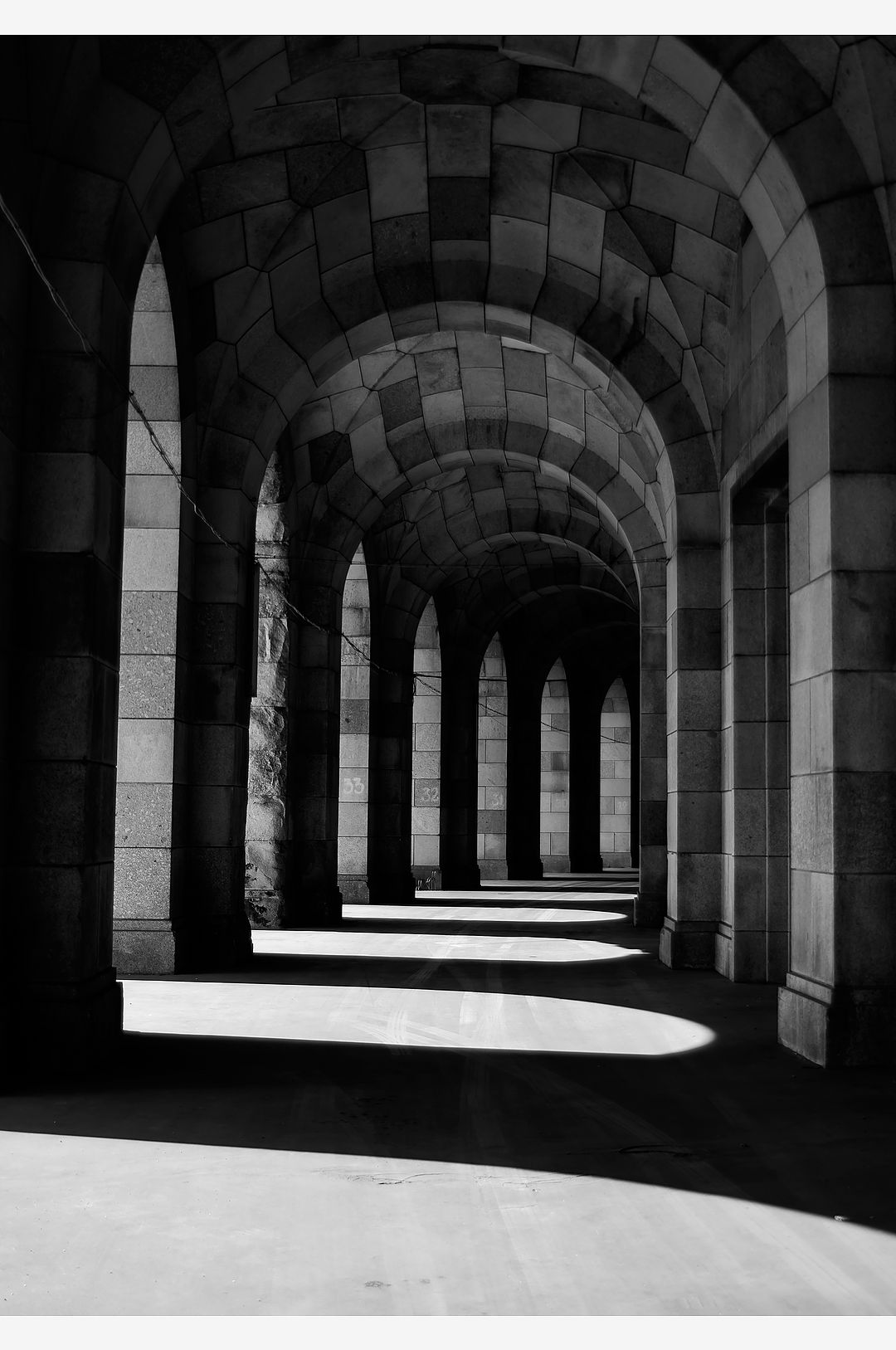 Venture Home – Poster Walkway – Beige – Posters – Från Homeroom