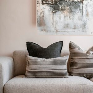 Zelected by Houze – Inramad duk Venezia Fog – Beige – Tavlor – Från Homeroom