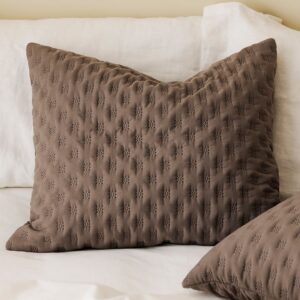 &Home – Kuddfodral Heaven Dottie – Brun – Prydnadskuddar & kuddfodral – Från Homeroom