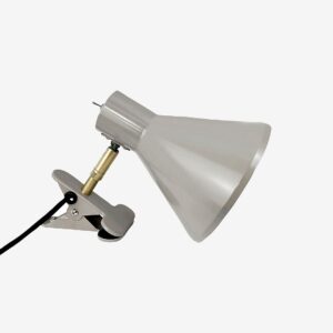 Dyberg Larsen – Klämlampa Sömn – Brun – Skrivbordslampor – Från Homeroom