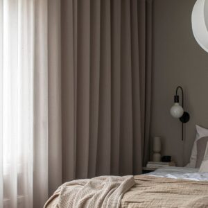 Hasta – Gardin Vilja 268×280 cm – Beige – Hanklängder – Från Homeroom