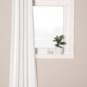 Hasta – Mörkläggningsgardin Nova 132x250cm – Vit – Veckbandslängder – Från Homeroom