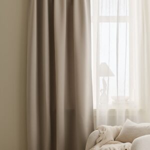 &Home – Mörkläggningsgardin Linnie 1-pack – Beige – Mörkläggningsgardiner – Från Homeroom