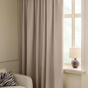 &Home – Mörkläggningsgardin Linnie Wide 1-pack – Beige – Mörkläggningsgardiner – Från Homeroom