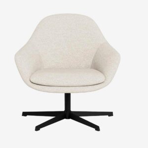 AC Design Furniture – Claremore loungestol vridbar med armstöd – Beige – Fåtöljer – Från Homeroom