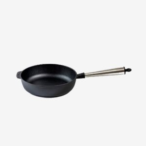 Carl Victor – Traktörpanna i gjutjärn Ø 25 cm med stålhandtag – Svart – Stekpannor & grillpannor – Från Homeroom
