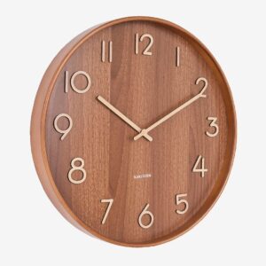 Karlsson – Väggklocka Pure Medium – Brun – Väggklockor & bordsur – Från Homeroom