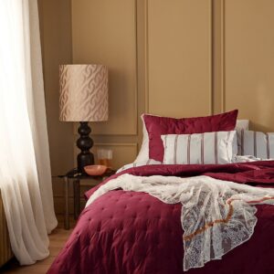 Staycation – Överkast Magnificent – Röd – Överkast – Från Homeroom